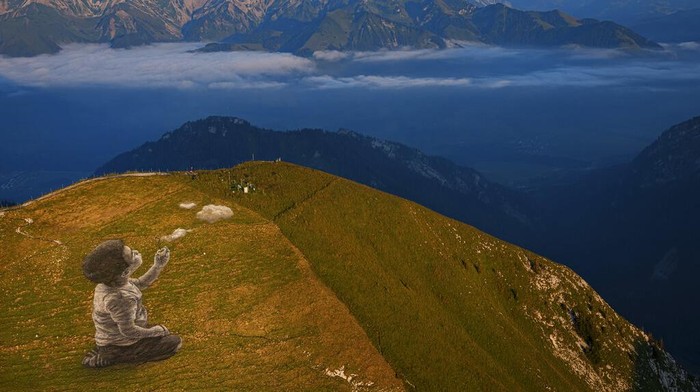 Ada Karya Seni Raksasa di Puncak Pegunungan Alpen An aerial view shows a giant landart fresco by French-Swiss artist Saype next to the Moleson summit in Moleson-sur-Gruyeres, Switzerland, Wednesday, Aug. 25, 2021. The art piece entitled 'un nouveau souffle' (a new breath) depicts a child blowing clouds towards the horizon. The Fresco covering 1500 square meters was created using biodegradable pigments made out of charcoal, chalk, water and milk proteins. (Valentin Flauraud/Keystone via AP)