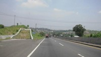 Rata-rata ketinggian jalur penyelamatan sendiri sekitar enam meter, dengan panjang dua puluh meter, dan lebar tiga meter, dan terletak di bagian sebelah kiri jalan. Jalur penyelamat ini harus benar-benar bersih dan bebas dari objek diam, contohnya seperti mobil atau motor yang terparkir. Dok. Twitter