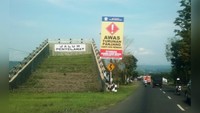 Jalur penyelamat atau emergency safety area biasanya akan ditemui ketika para pengendara baru saja melewati jalanan yang menurun panjang. Jalur penyelamat wajib dibuat di jalan tol maupun jalan non tol. Dok.Twitter/jum_adiwibowo69
