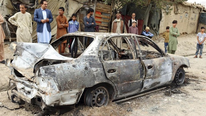 AfghanistanDrone AS Hantam Mobil Bomber ISIS di Afghanistan Rocket launcher tubes are seen in a destroyed vehicle vehicle in Kabul, Afghanistan, Monday, Aug. 30, 2021. Rockets struck a neighborhood near Kabul's international airport on Monday amid the ongoing U.S. withdrawal from Afghanistan. It wasn't immediately clear who launched them. (AP Photo/Khwaja Tawfiq Sediqi)