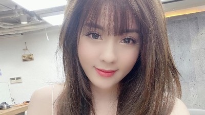 10 Foto Guru Terseksi yang Viral Bikin Murid-muridnya Terpesona