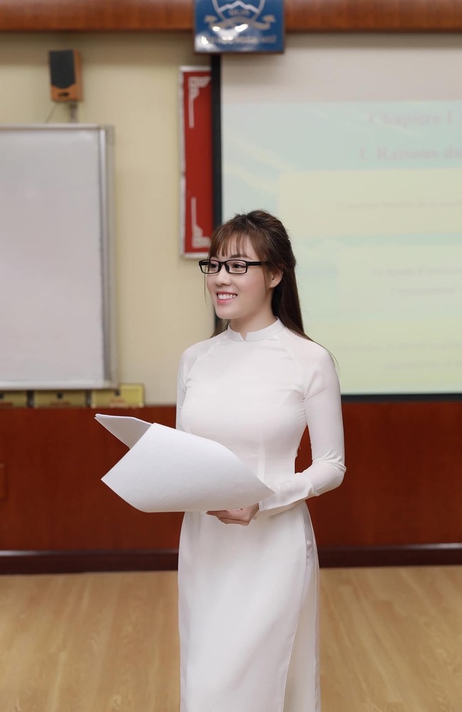 Sang suami menuduh Au Ha My berpura-pura keguguran. Sedangkan Au Hay My meminta sang suami Nguyen Trong untuk membayar cincin pertunangan yang diberikan oleh ayahnya.  Foto: Dok. Facebook Au Ha My