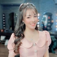 Kerap dijuluki sebagai guru tercantik dan terseksi, Au Ha My juga populer di media sosial. Pengikutnya di Facebook mencapai lebih dari 560 ribu. “Kamu memiliki tubuh seksi kenapa tidak menjadi model atau artis,” begitu netizen kerap berkomentar di akun media sosialnya. Foto: Dok. Facebook Au Ha My