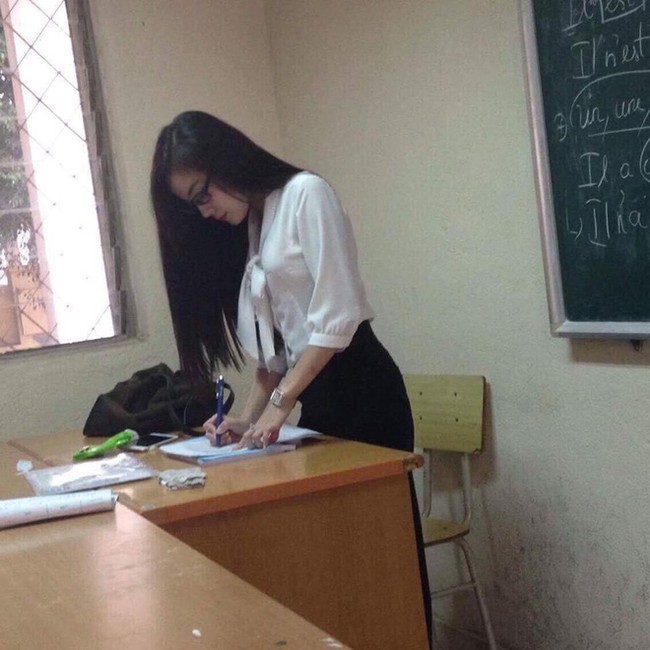 Bagi Au Ha My, menjadi pengajar atau guru adalah takdirnya. Dia merasa bahagia bekerja sebagai guru, pekerjaan yang didambakan kedua orangtuanya. Foto: Dok. Facebook Au Ha My