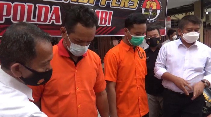 Ayah-Anak di Jambi Edar Sabu Pakai Motor Polisi Palsu Ditangkap