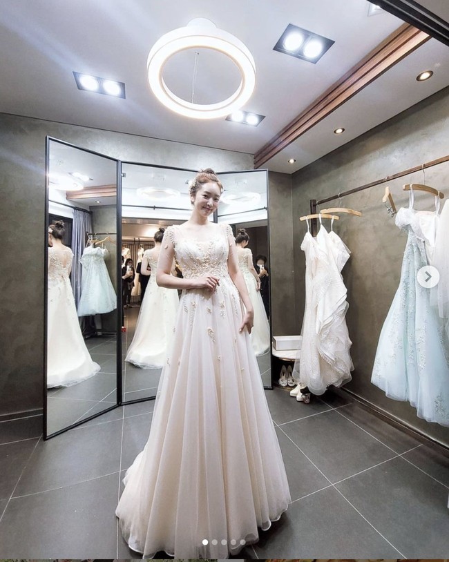 Bae Seul Gi pun bertekad menurunkan berat badannya. Dia mulai intens berolahraga dan diet. “Hasilnya aku turun 8 kg hanya dalam 40 hari. Aku berhasil turun berat badan dalam waktu singkat, bahkan rekan artis pun terkejut,” katanya. Foto: Dok. Instagram @bebe_sl