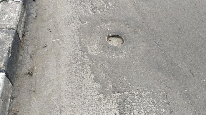 Bekas tiang yang telah ditebang di Jl WR Supratman, Ciputat Timur, Tangerang Selatan.