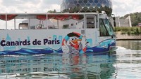 Tur unik ini sudah berjalan sejak musim panas oleh perusahaan bernama Canards de Paris yang artinya bebek paris. (Les Canards de Paris/instagram)
