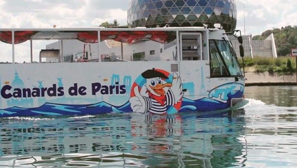 Tur unik ini sudah berjalan sejak musim panas oleh perusahaan bernama Canards de Paris yang artinya bebek paris. (Les Canards de Paris/instagram) Tur unik ini sudah berjalan sejak musim panas oleh perusahaan bernama Canards de Paris yang artinya bebek paris. (Les Canards de Paris/instagram)