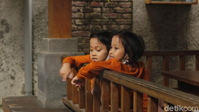 Bocah kembar siam dempet perut asal Garut