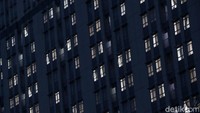Sejauh ini, para pasien yang bergejala ringan hingga sedang itu tengah dirawat di Tower 4, 5, 6, dan 7. Yang terdiri dari pasien laki-laki 552 orang dan pasien perempuan sebanyak 663 orang. Sebelumnya 1.196 atau bertambah 19.