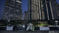 Sementara di RSDC Wisma Atlet Pademangan Jakarta, pasiennya berkurang 46 orang. Sebelumnya pada Sabtu (28/8/2021) ada 5.651 orang dan hari ini menjadi 5.605 orang pasien atau mencapai 78,41% dari total kapasitas sebanyak 7.148 tempat tidur yang dirawat di Tower 8, 9, dan 10.