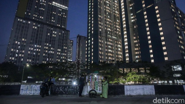 BOR RSDC Wisma Atlet Turun bed occupancy rate (BOR) atau keterisian tempat tidur isolasi COVID-19 nasional sudah menurun drastis. Salah satunya di Wisma Atlet.