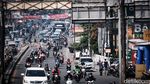 Ada Galian di Tengah Jalan, Ciputat Macet Banget Pagi Ini!