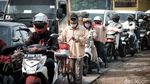 Ada Galian di Tengah Jalan, Ciputat Macet Banget Pagi Ini!