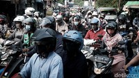 Kemacetan juga terjadi dari arah Ciputat Timur menuju Pamulang.