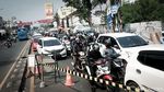 Ada Galian di Tengah Jalan, Ciputat Macet Banget Pagi Ini!