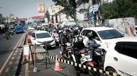 Pantauan di lokasi, kemacetan sudah terjadi dari Pamulang menuju Jl Dewi Sartika, Ciputat Timur, Tangsel, Senin (30/8/2021).
