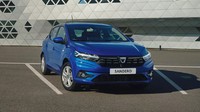 Berdasarkan data JATO Dynamics dari 26 pasar Eropa. Dacia Sandero jadi mobil terlaris di sepanjang Juli 2021. Mobil berkapasitas 5-penumpang ini terjual 20.446 unit di sepanjang bulan Juli 2021. Foto: Dacia