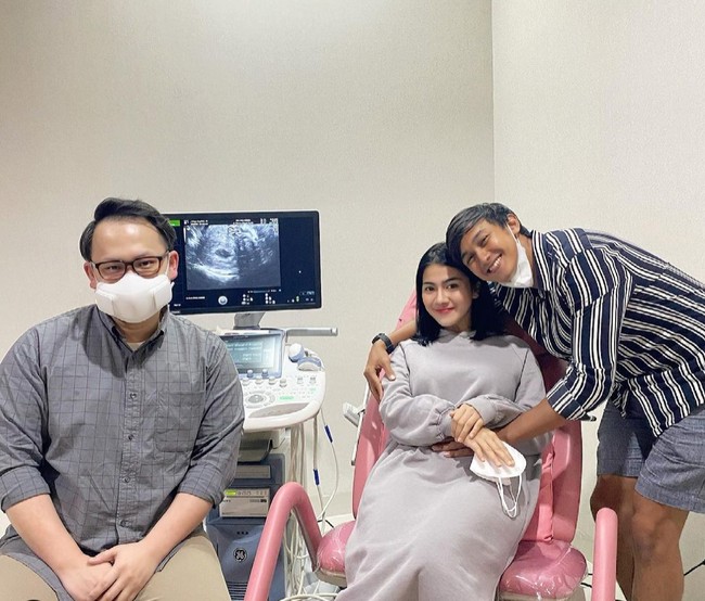 Felicya Angelista dan Hito Caesar menikah pada 9 Januari 2021. Saat ini keduanya tengah menantikan kelahiran anak pertama mereka. Foto: Instagram