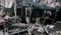 Mereka mengungsi sementara di tempat yang telah disiapkan.
