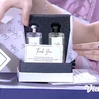 Ada pula sepasang botol wewangian. Masing-masing hadir dalam desain yang simpel tapi elegan. (Foto: YouTube/Indosiar)
