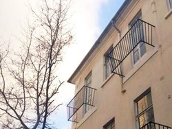 10 Desain Balkon Unfaedah Ini Bikin Gagal Paham Sekaligus Terheran-heran