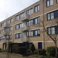 Balkon lainnya yang juga kurang berfaedah. Kira-kira gunanya balkon yang satu ini apa ya? Ada yang bisa menebak?  Foto: 1cak.com