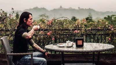Chef Juna Diisukan Pamit dari MasterChef, Begini Gaya Kerennya Saat Masak