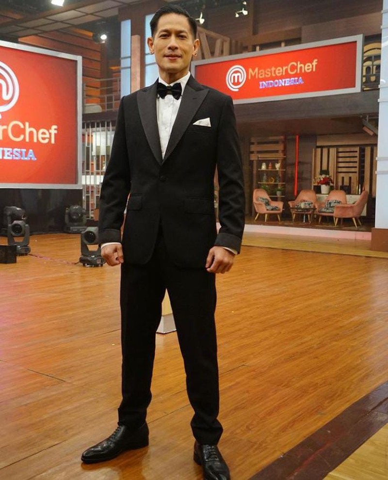 Chef Juna Diisukan Pamit dari MasterChef, Begini Gaya Kerennya Saat Masak
