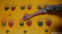 Kegiatan tersebut diharapkan meningkatkan pemberdayaan ekonomi masyarakat dari karya yang mereka buat. 
