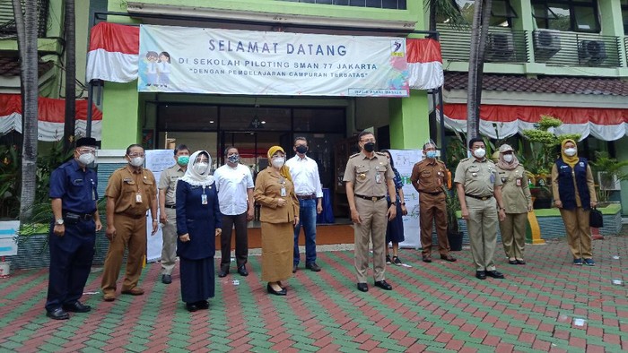 Hari pertama PTM di SMAN 77 Jakarta (Foto: Nahda/detikcom)