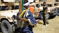 Senjata RPG-7 atau granat berpeluncur roket anti tank juga tampak dibawa pasukan Anti-Taliban.    