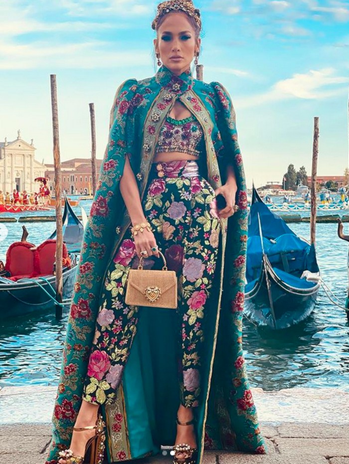 Jennifer Lopez di fashion show Dolce & Gabbana