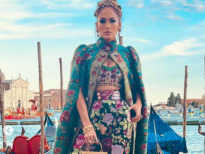 Jennifer Lopez di fashion show Dolce & Gabbana