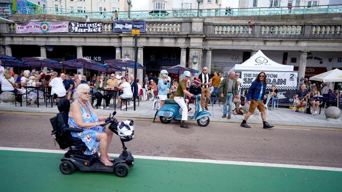 BRIGHTON, ENGLAND - AUGUST 29: A general view during the Mods annual bank holiday weekend gathering to Brighton on August 29, 2021 in Brighton, England. (Photo by Alan Crowhurst/Getty Images)