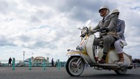 Acara tahunan ini membuat ribuan Mods berbondong-bondong ke pantai untuk menghidupkan kembali masa kejayaan mereka.  