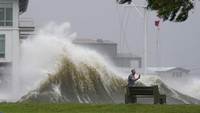 Badai Ida menerjang kawasan Danau Pontchartrain, New Orleans, Amerika Serikat, Minggu (29/8/2021) waktu setempat. AP Photo/Gerald Herbert