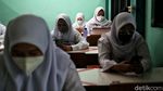 Ketika Mereka Melepas Kerinduan Belajar di Sekolah