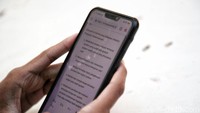 Daftar 610 sekolah yang menggelar sekolah tatap muka di Jakarta tercantum dalam SK Dinas Pendidikan DKI Nomor 883/2021 tentang Penetapan Satuan Pendidikan yang Melaksanakan Pembelajaran Tatap Muka Terbatas Pembelajaran Campuran Tahap I pada Masa Pemberlakuan Pembatasan Kegiatan Masyarakat. SK diterbitkan pada 27 Agustus 2021.