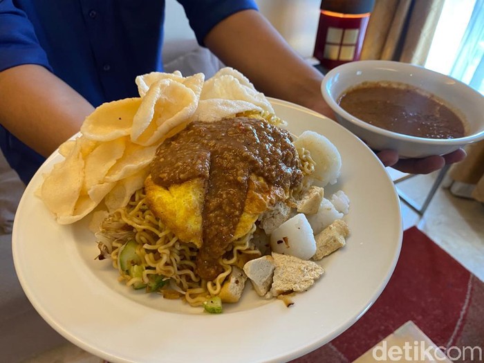 Ketoprak WOW: Ketoprak Kekinian Pakai Shirataki dan Saus Samyang
