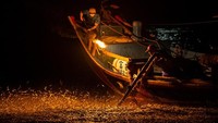 Teknik memancing ini mulai dipraktikkan sejak masa pendudukan Jepang. Dulu ada sekitar 300 perahu yang menerapkan teknik menangkap ikan dengan sulfur.   