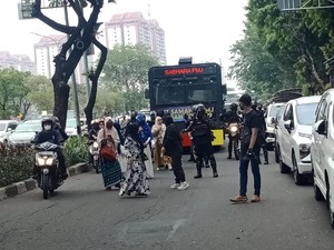 Sempat Bertahan di Sekitar PT DKI, Massa HRS Bubar Usai Diberi Imbauan