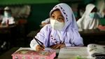 Senangnya Siswa di Hari Pertama Sekolah Tatap Muka