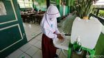 Senangnya Siswa di Hari Pertama Sekolah Tatap Muka
