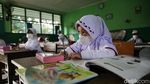 Senangnya Siswa di Hari Pertama Sekolah Tatap Muka