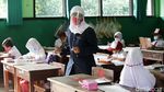 Senangnya Siswa di Hari Pertama Sekolah Tatap Muka