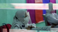 Vaksinasi tak menjadi syarat wajib para siswa mengikuti pembelajaran tatap muka. Sebab, PTM terbatas kali ini juga diikuti oleh jenjang TK dan SD kelas 1, 2, 3 yang usia siswa di bawah 12 tahun.