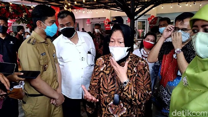 Mensos Tri Rismaharini bersama Gibran di Solo