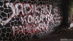 Mural Jadikan Koruptor Pahlawan Mejeng di Bandung